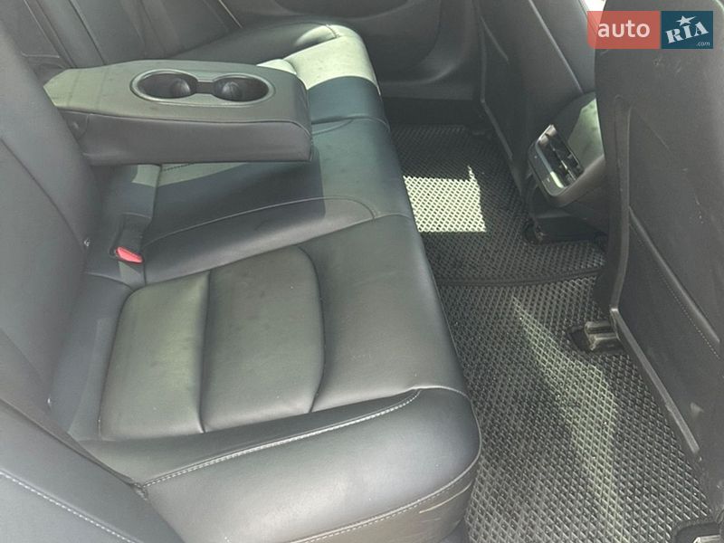 Седан Tesla Model 3 2022 в Днепре