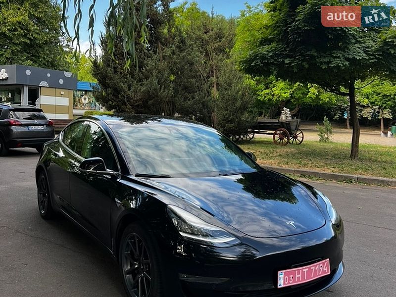 Седан Tesla Model 3 2019 в Рівному