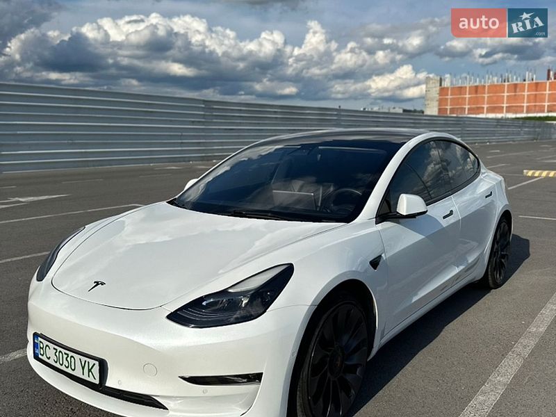 Седан Tesla Model 3 2021 в Львове