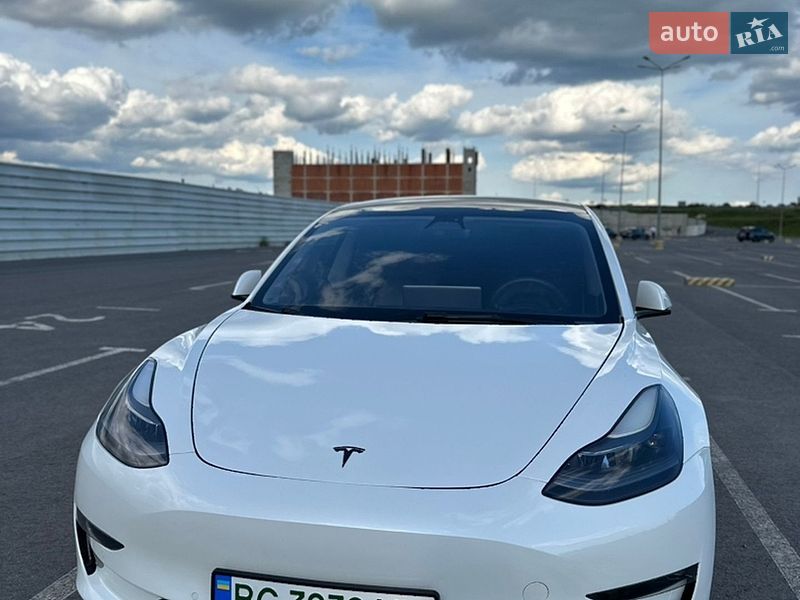 Седан Tesla Model 3 2021 в Львове