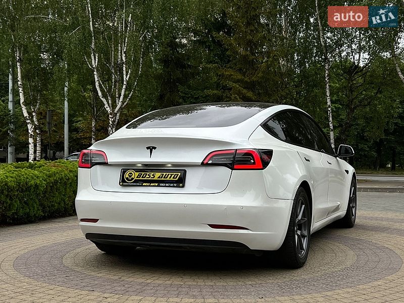 Седан Tesla Model 3 2021 в Львове