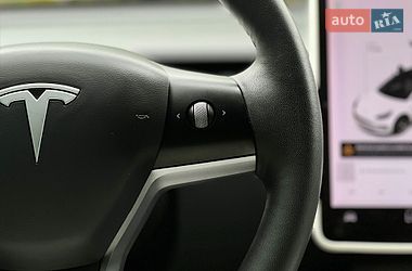 Седан Tesla Model 3 2021 в Львове