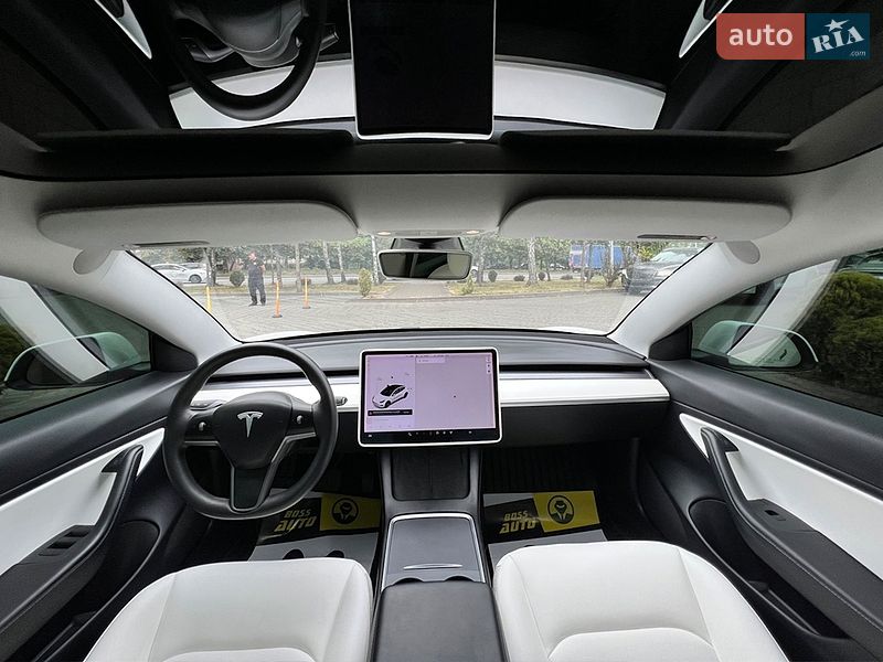 Седан Tesla Model 3 2021 в Львове