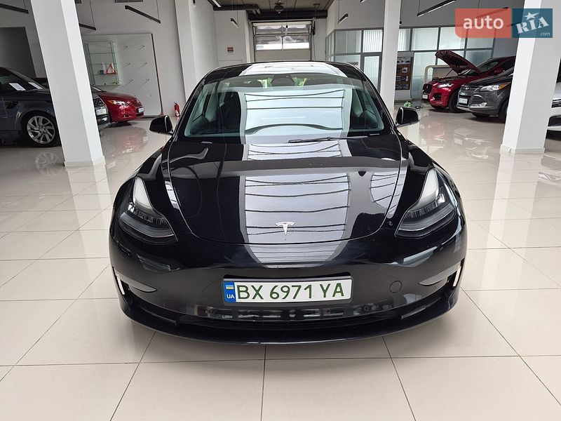 Седан Tesla Model 3 2022 в Хмельницком