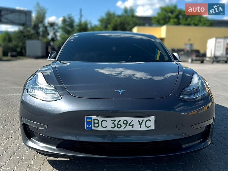 Седан Tesla Model 3 2020 в Львові