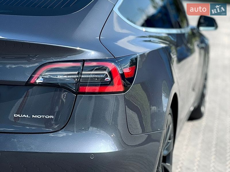 Седан Tesla Model 3 2020 в Львове