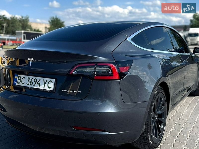 Седан Tesla Model 3 2020 в Львові
