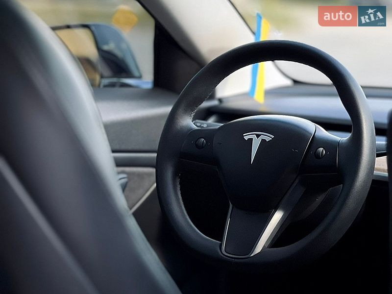 Седан Tesla Model 3 2020 в Львові