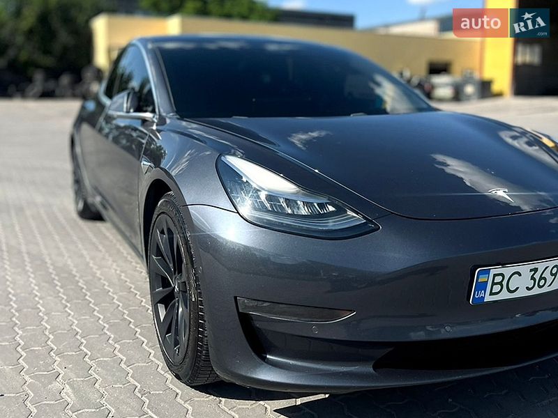 Седан Tesla Model 3 2020 в Львові