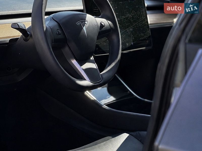 Седан Tesla Model 3 2020 в Львові