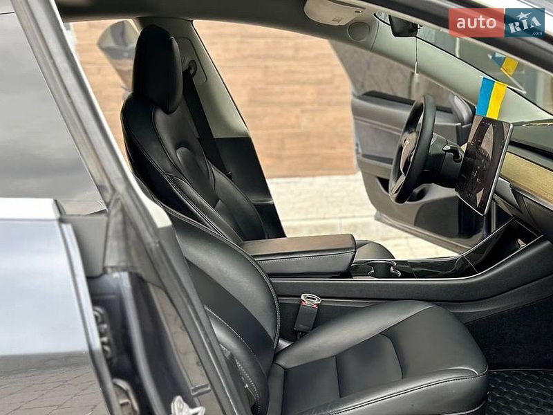 Седан Tesla Model 3 2020 в Львові