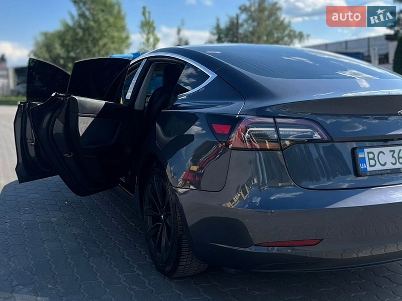Седан Tesla Model 3 2020 в Львове