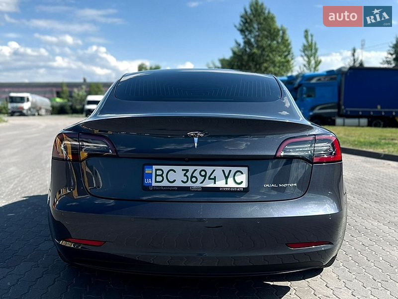 Седан Tesla Model 3 2020 в Львові