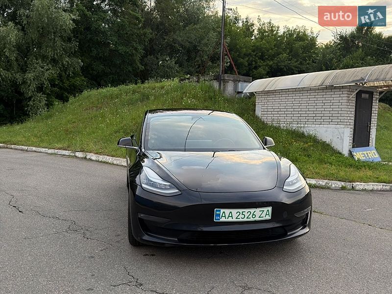 Седан Tesla Model 3 2018 в Києві