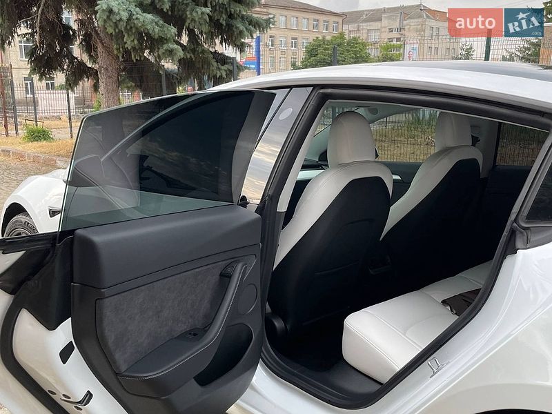 Седан Tesla Model 3 2022 в Кропивницком