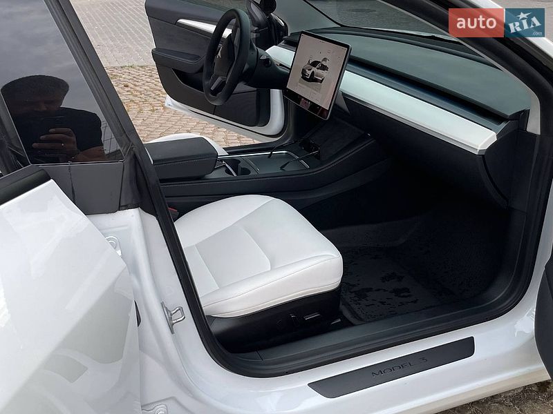 Седан Tesla Model 3 2022 в Кропивницком