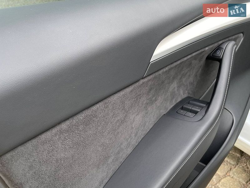 Седан Tesla Model 3 2022 в Кропивницком