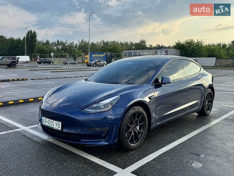 Седан Tesla Model 3 2021 в Киеве