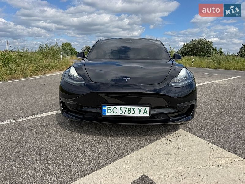 Седан Tesla Model 3 2020 в Городке