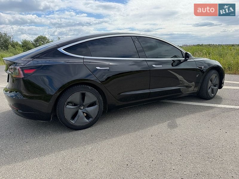 Седан Tesla Model 3 2020 в Городке