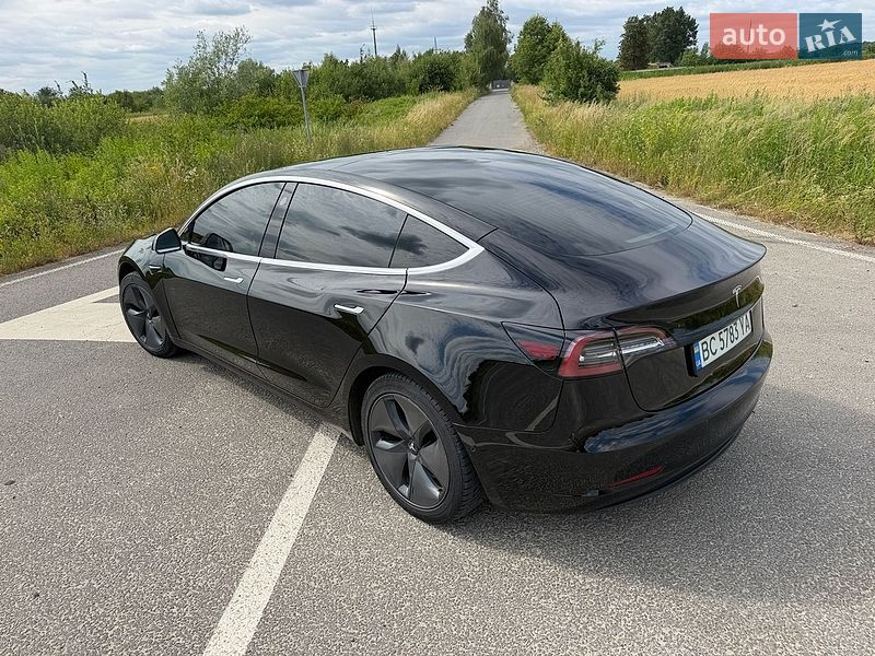 Седан Tesla Model 3 2020 в Городке