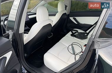 Седан Tesla Model 3 2020 в Городке
