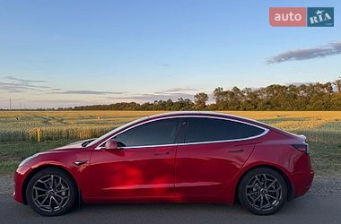 Седан Tesla Model 3 2018 в Львове