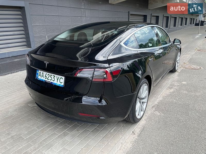 Седан Tesla Model 3 2017 в Києві
