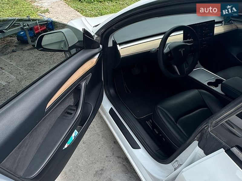 Седан Tesla Model 3 2021 в Киеве