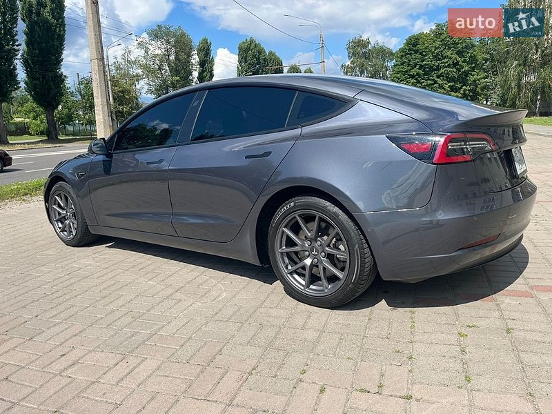 Седан Tesla Model 3 2022 в Черкассах