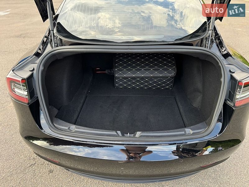 Седан Tesla Model 3 2019 в Миколаєві