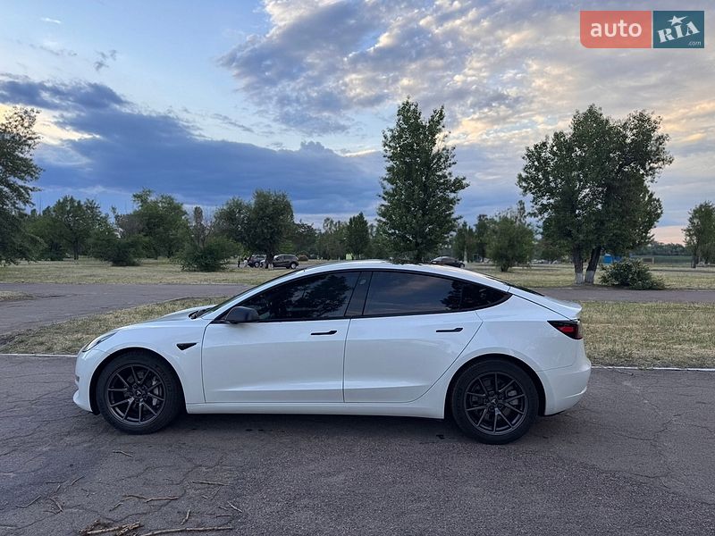 Седан Tesla Model 3 2021 в Каменском