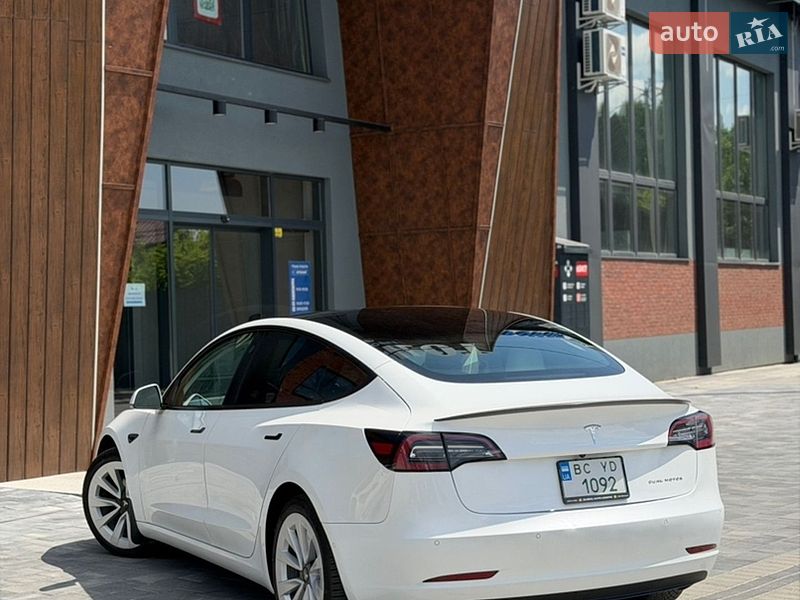Седан Tesla Model 3 2021 в Коломые