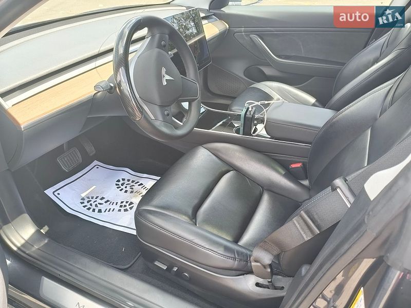 Седан Tesla Model 3 2019 в Одесі
