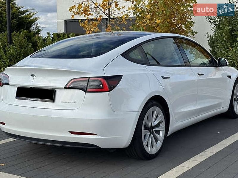 Седан Tesla Model 3 2021 в Тернополе