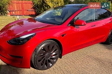 Седан Tesla Model 3 2022 в Киеве