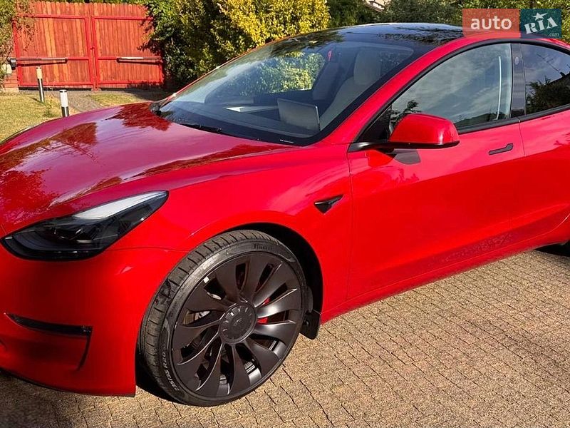 Седан Tesla Model 3 2022 в Киеве