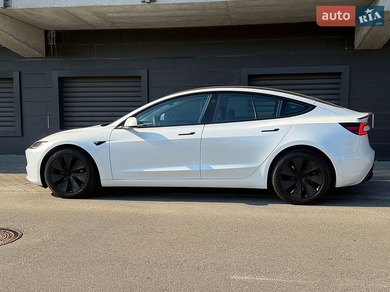 Седан Tesla Model 3 2024 в Киеве