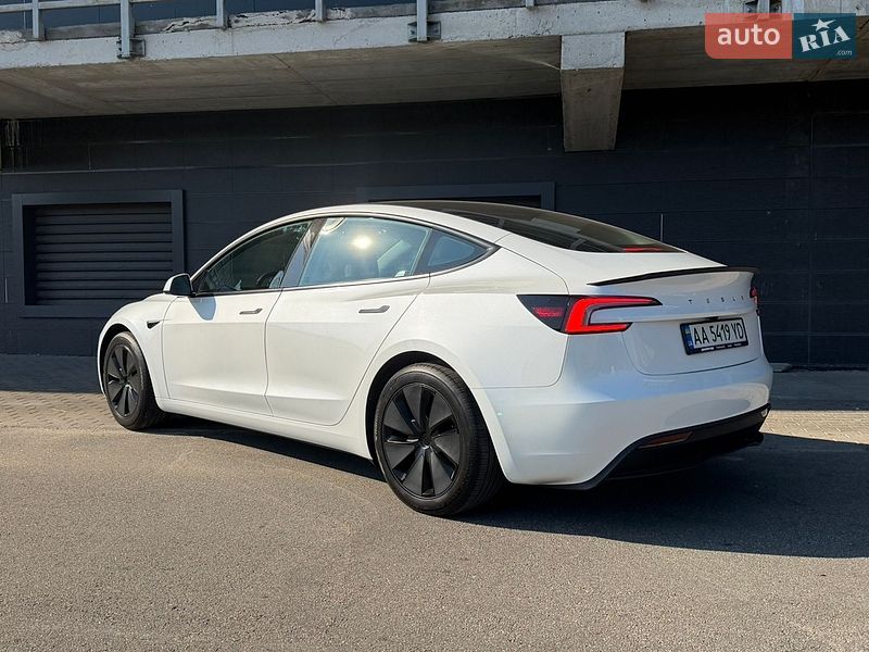 Седан Tesla Model 3 2024 в Киеве
