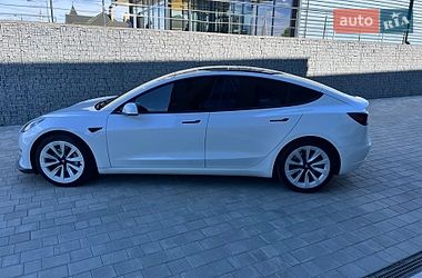 Седан Tesla Model 3 2021 в Киверцах
