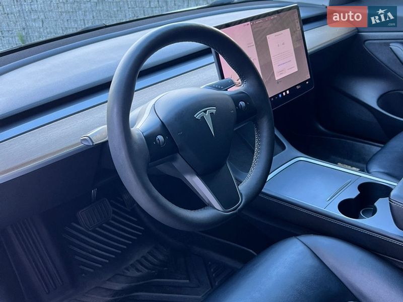 Седан Tesla Model 3 2021 в Киверцах