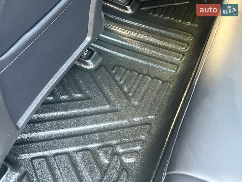 Седан Tesla Model 3 2021 в Киверцах