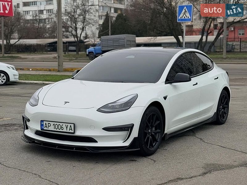 Седан Tesla Model 3 2022 в Львове