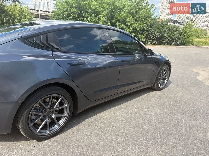 Седан Tesla Model 3 2023 в Киеве