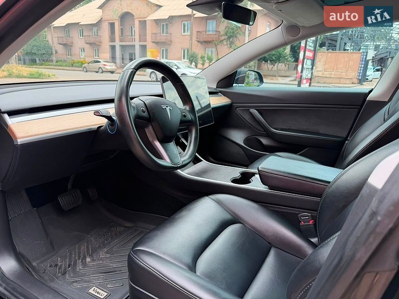 Седан Tesla Model 3 2019 в Кривом Роге