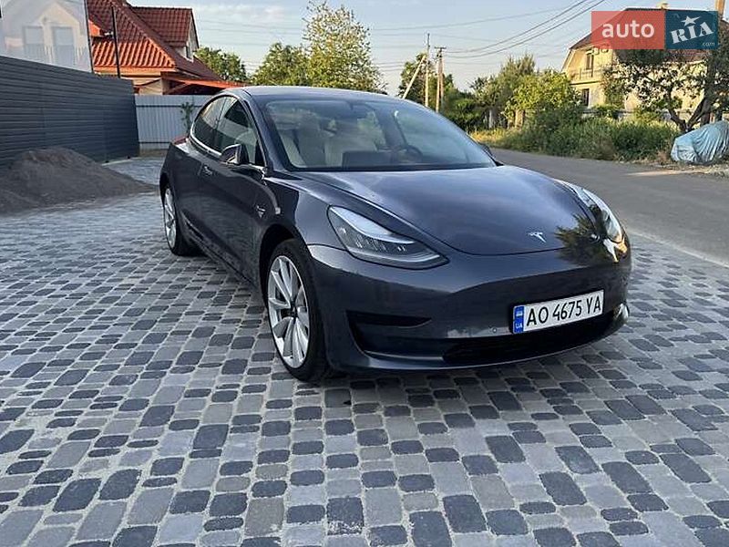 Седан Tesla Model 3 2019 в Львове