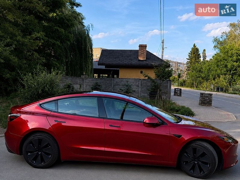 Седан Tesla Model 3 2024 в Самборе