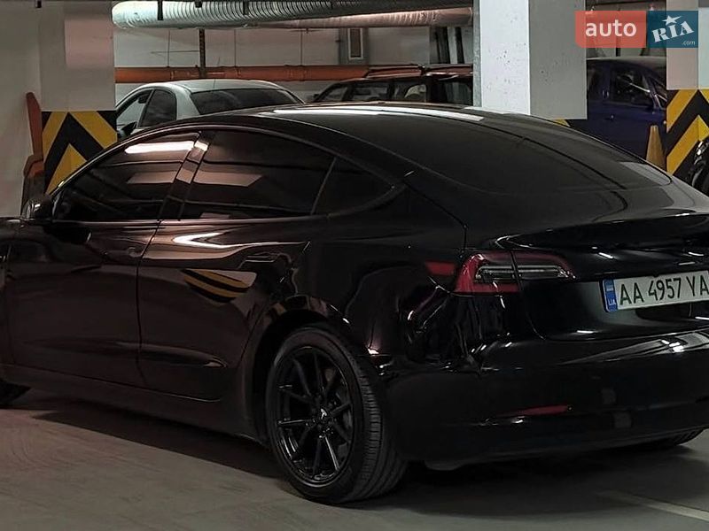 Седан Tesla Model 3 2021 в Виннице