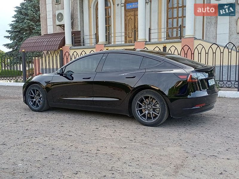 Седан Tesla Model 3 2021 в Каменском