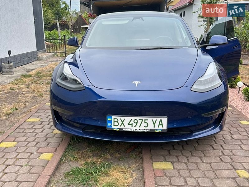 Седан Tesla Model 3 2022 в Львове